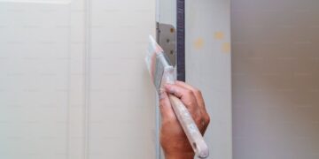 Assessing Damaged Bathroom Doors Repair: Practical Approaches