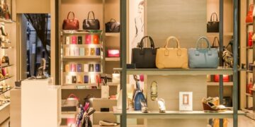 The advance of Luxury Brands in the World of Online Shopping