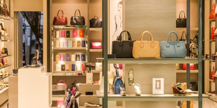 The advance of Luxury Brands in the World of Online Shopping